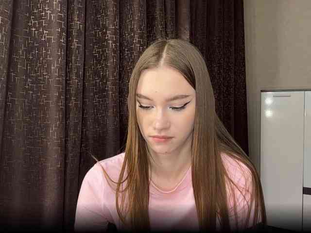 LovestTrisha webcam