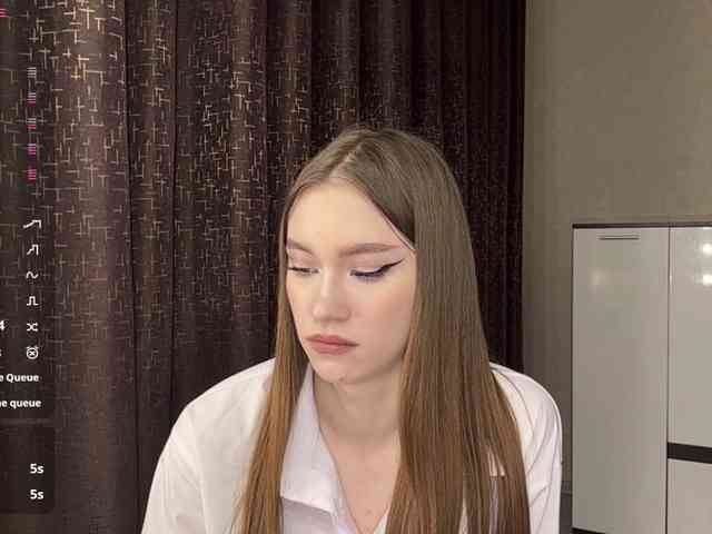 LovestTrisha webcam