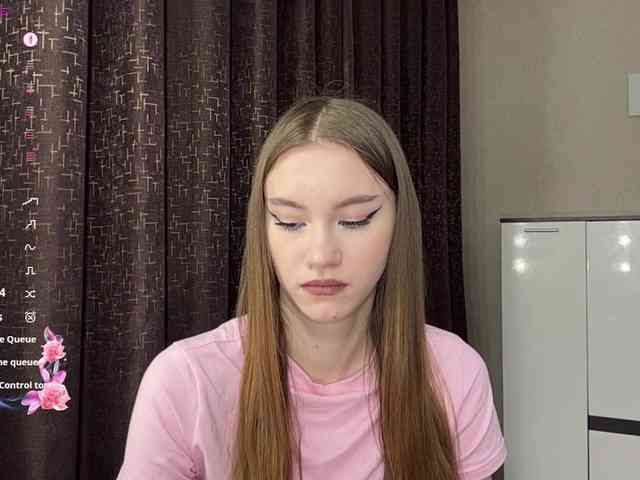 LovestTrisha webcam