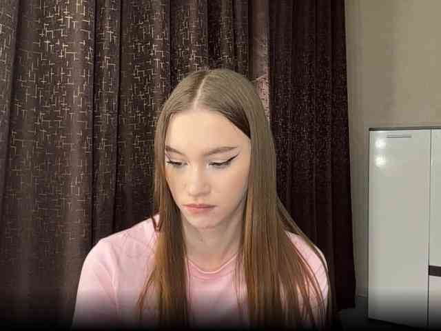 LovestTrisha webcam