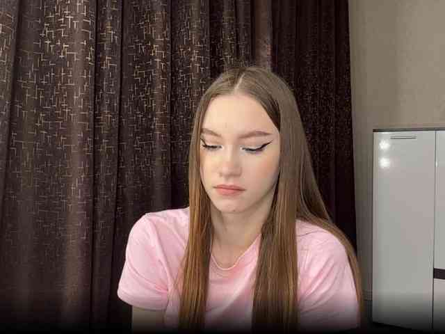 LovestTrisha webcam
