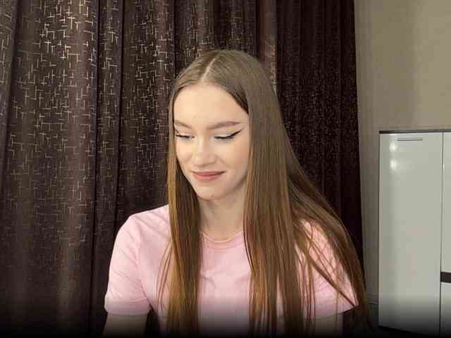 LovestTrisha webcam