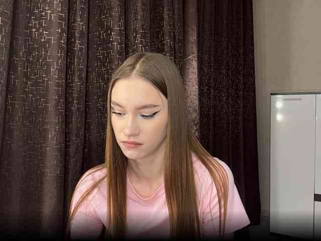 LovestTrisha webcam