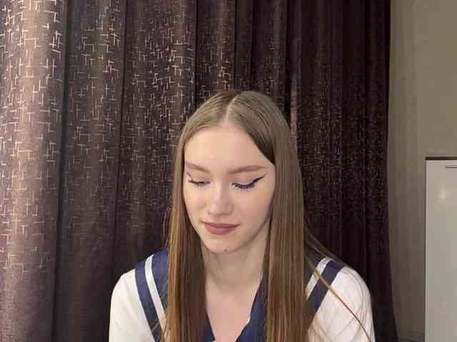 LovestTrisha webcam