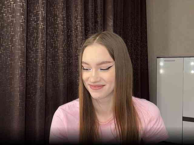LovestTrisha webcam