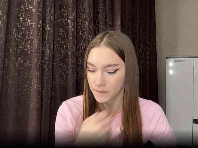 LovestTrisha webcam