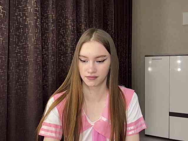 LovestTrisha webcam