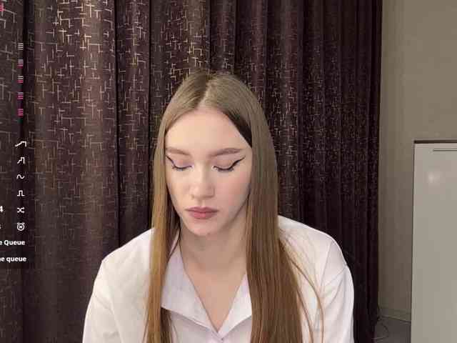 LovestTrisha webcam
