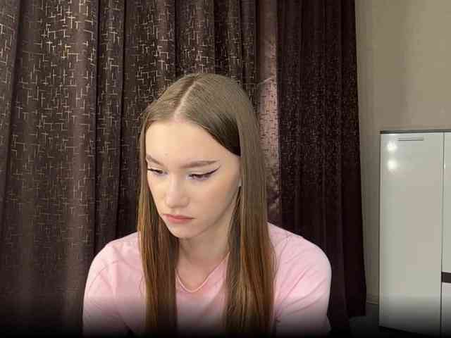 LovestTrisha webcam