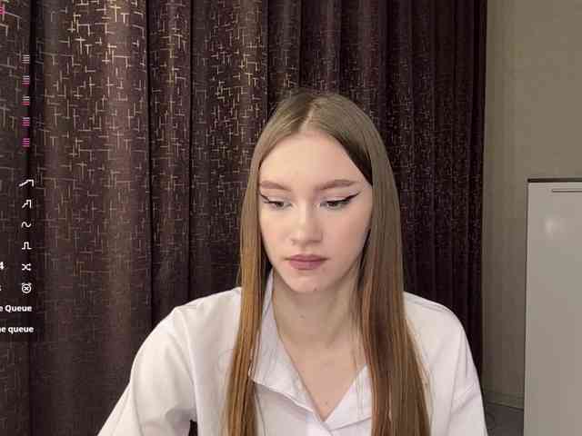 LovestTrisha webcam