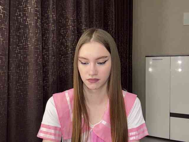 LovestTrisha webcam