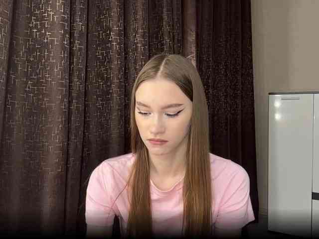 LovestTrisha webcam