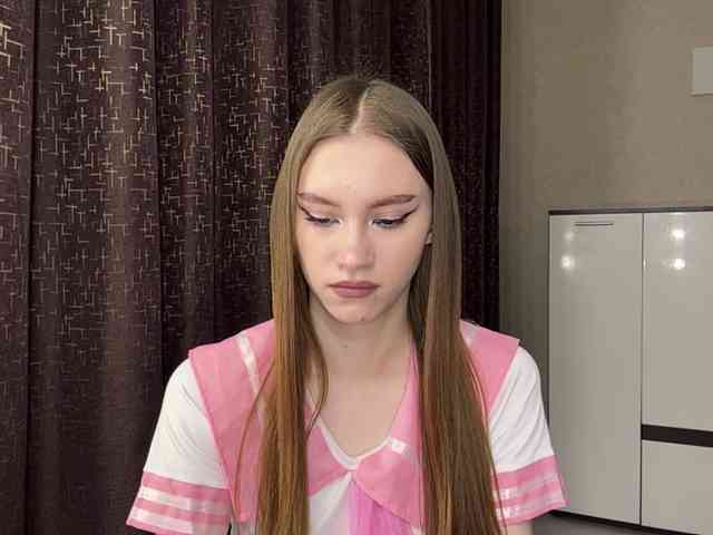 LovestTrisha webcam