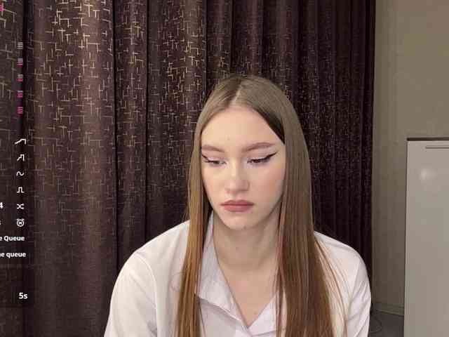LovestTrisha webcam