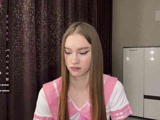 LovestTrisha webcam