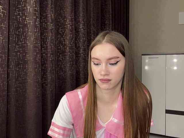 LovestTrisha webcam