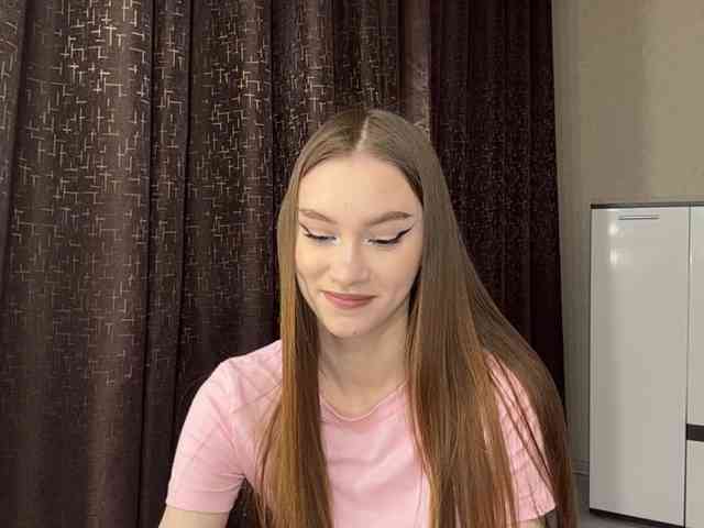LovestTrisha webcam