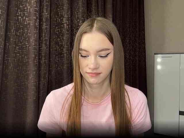 LovestTrisha webcam