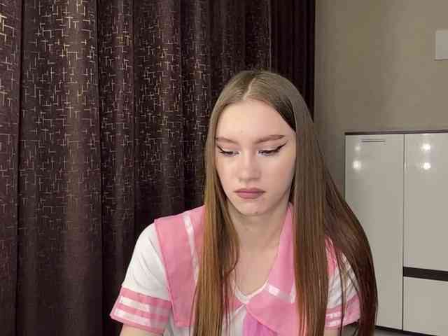 LovestTrisha webcam