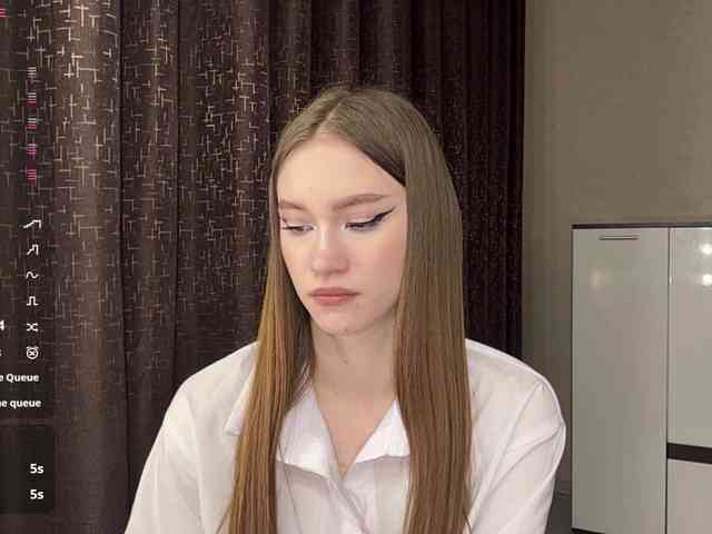 LovestTrisha webcam