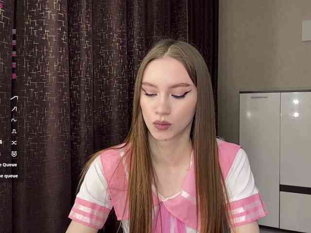 LovestTrisha webcam