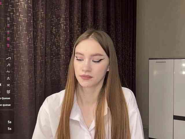 LovestTrisha webcam