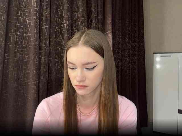 LovestTrisha webcam