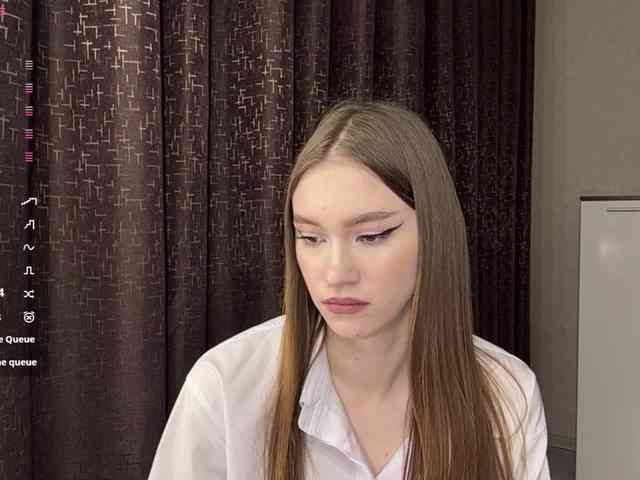LovestTrisha webcam