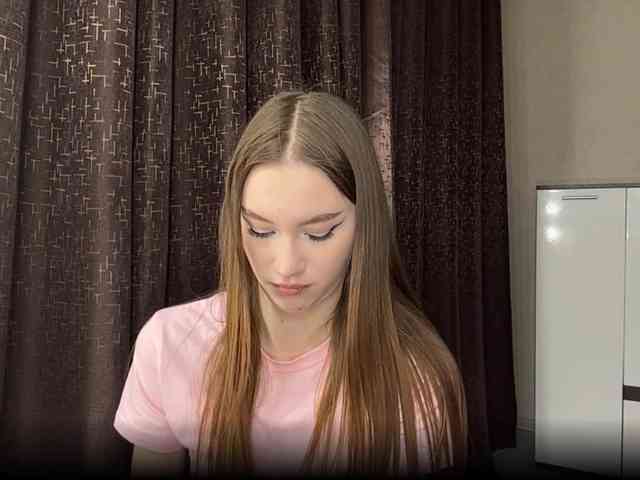 LovestTrisha webcam