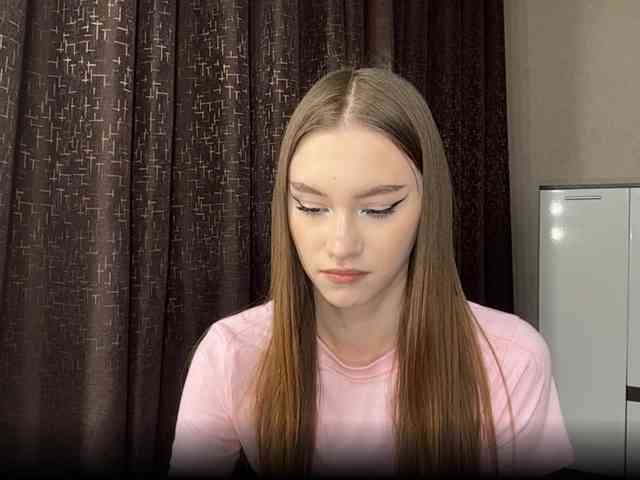 LovestTrisha webcam