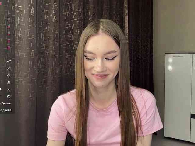 LovestTrisha webcam