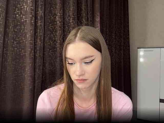 LovestTrisha webcam