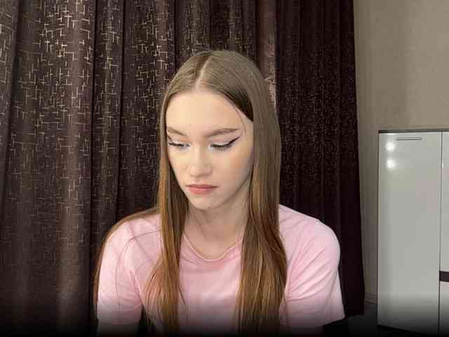 LovestTrisha webcam