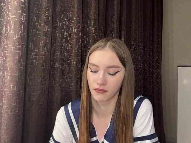 LovestTrisha webcam