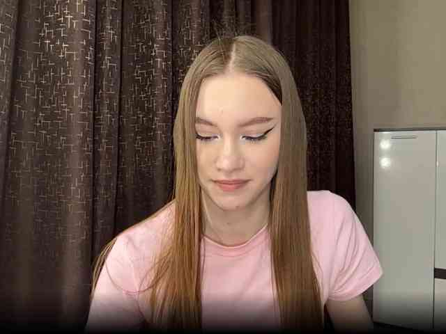 LovestTrisha webcam