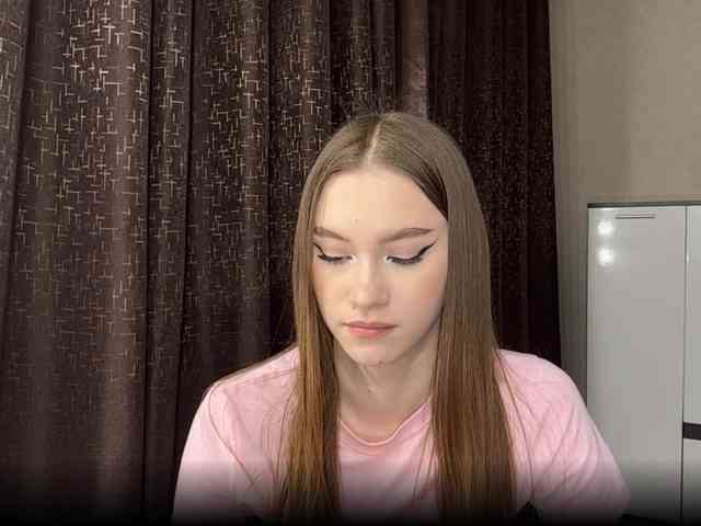 LovestTrisha webcam