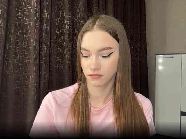 LovestTrisha webcam