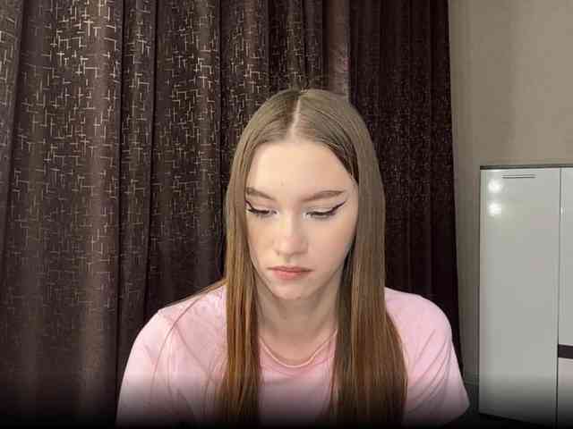 LovestTrisha webcam