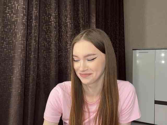 LovestTrisha webcam