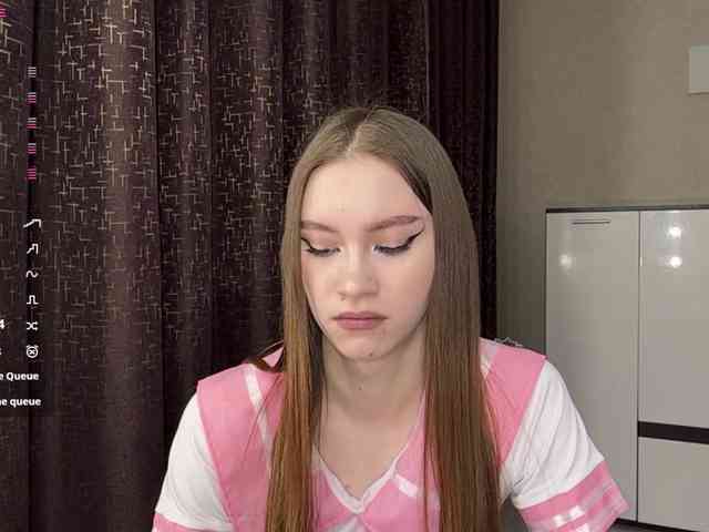 LovestTrisha webcam