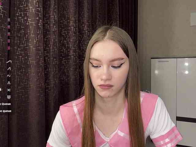 LovestTrisha webcam