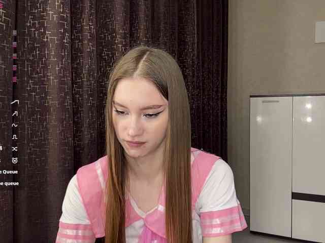 LovestTrisha webcam
