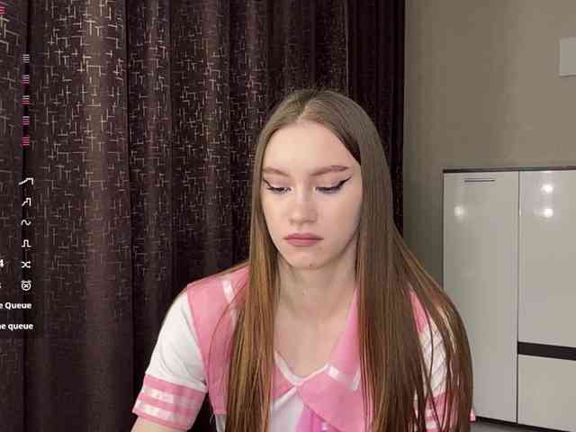 LovestTrisha webcam
