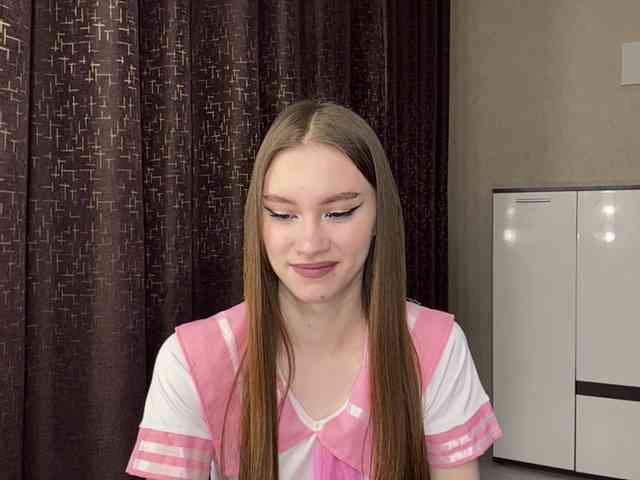 LovestTrisha webcam