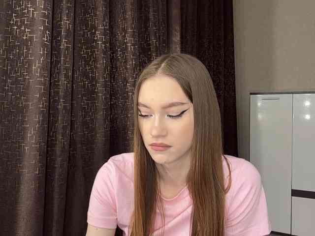 LovestTrisha webcam