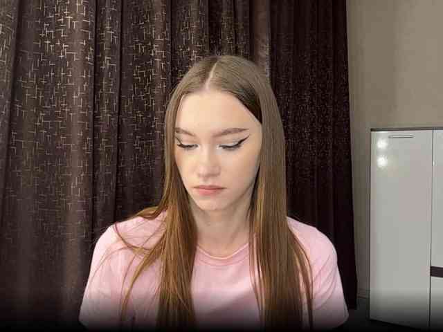 LovestTrisha webcam