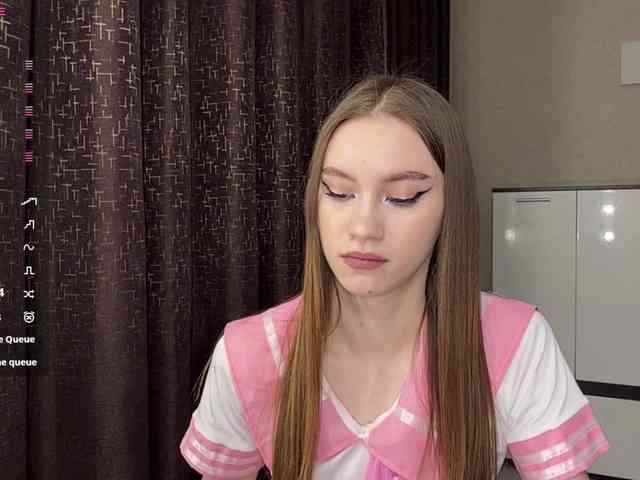 LovestTrisha webcam