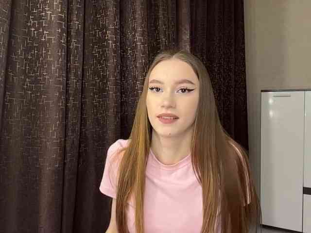 LovestTrisha webcam