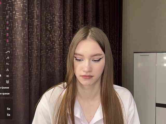 LovestTrisha webcam
