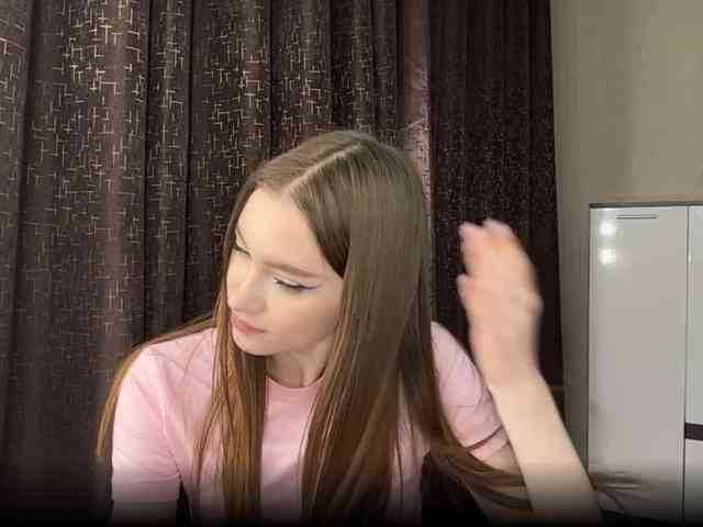 LovestTrisha webcam